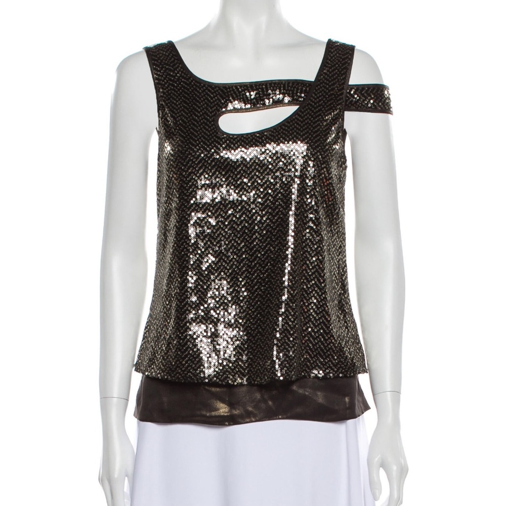 Square neckline sleeveless top
